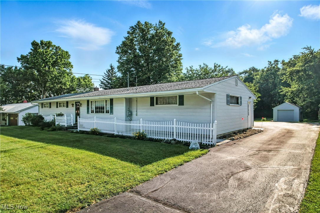 Salem, Ohio 44460, United States, 4 Bedrooms Bedrooms, ,2 BathroomsBathrooms,Residential,Active,166042