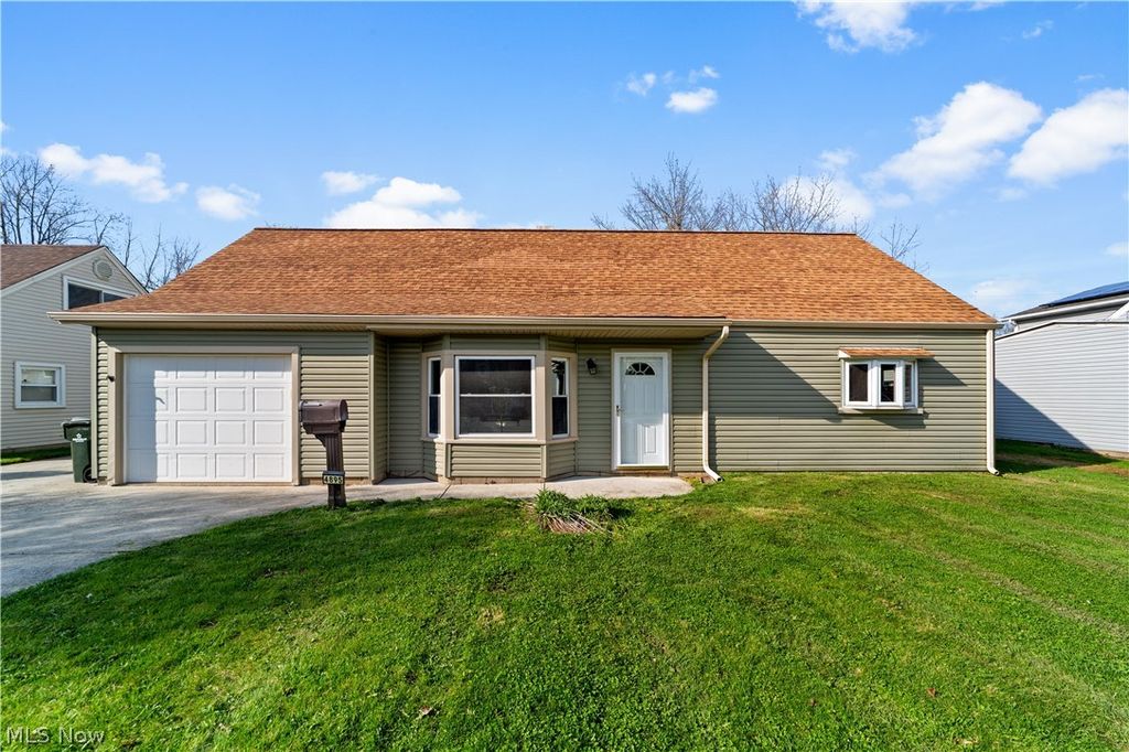 Photo of 4895 Redwood Drive, Sheffield Lake, OH 44054 (MLS # 5199236)