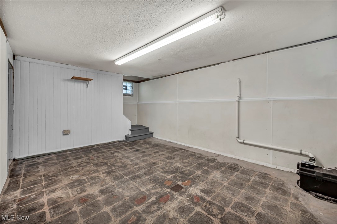 21650 Wilmore Avenue, Euclid, Ohio image 35