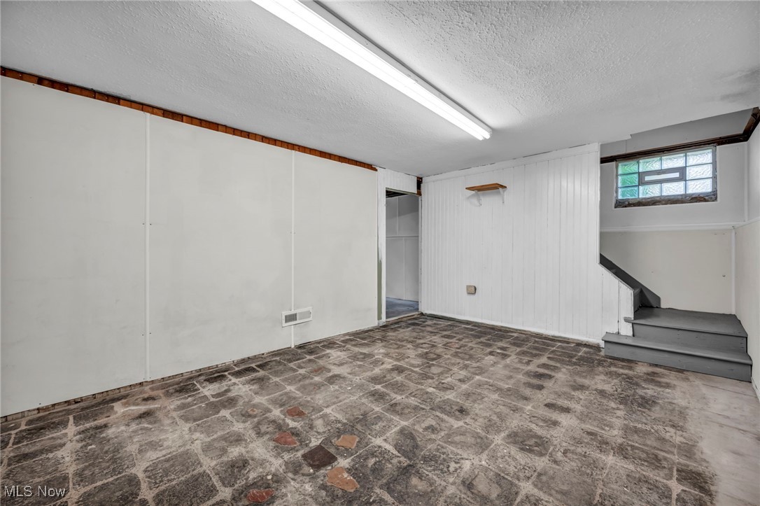 21650 Wilmore Avenue, Euclid, Ohio image 34