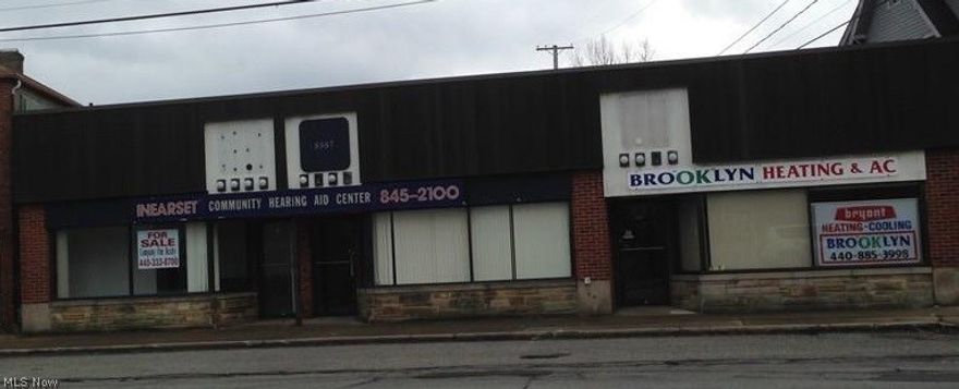 Wide open retail space. 1,500 sq ft. All businesses welcome.