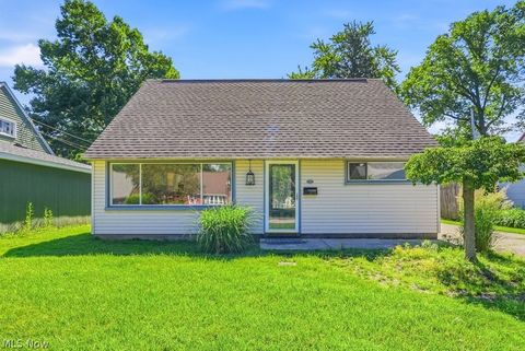 Homes For Sale - 1757 Windsor Street<br/> Cuyahoga Falls, OH 44221