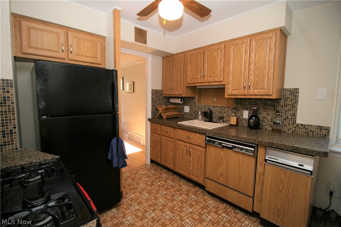 E A Markhams Richmond Manor S - Residential