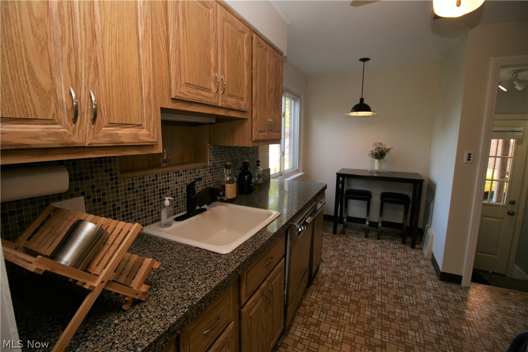 E A Markhams Richmond Manor S - Residential