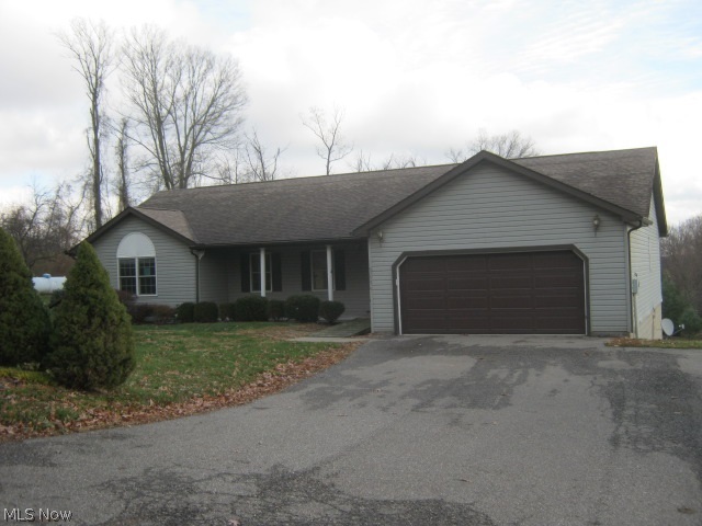 Great 1 Story home with 2 car garage, Eat in Kitchen overlooking back yard and large patio area. Quiet area, large closets, entertaining area in basement. Case 413-508863.