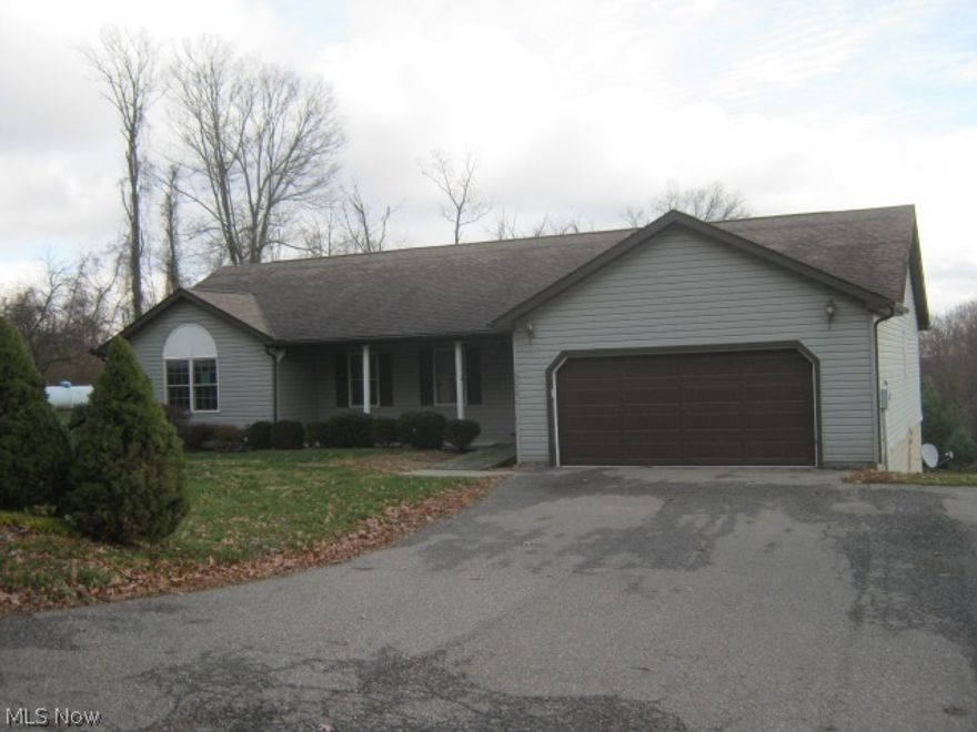 Great 1 Story home with 2 car garage, Eat in Kitchen overlooking back yard and large patio area. Quiet area, large closets, entertaining area in basement. Case 413-508863.