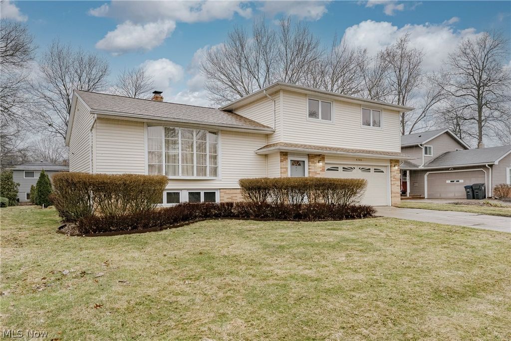 Photo of 6746 Edgemoor Avenue, Solon, OH 44139 (MLS # 5190763)