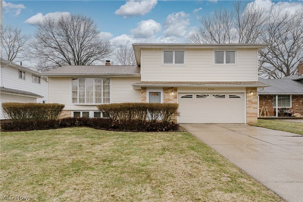 Photo of 6746 Edgemoor Avenue, Solon, OH 44139 (MLS # 5190763)