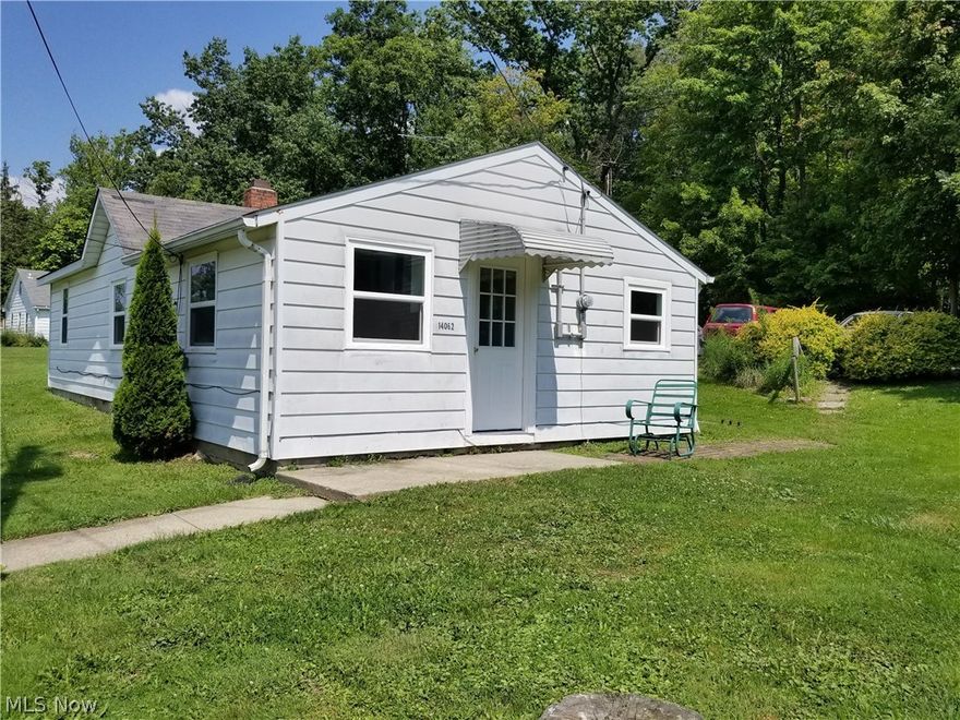 Small house on multi-home property. This means the mowing and basic plowing is done by the owner. The house has been freshly painted inside and new carpet has been installed in all but kitchen! The stove, fridge, washer and dryer are at home avail for use by tenant. This is a no pet or pet sitting property and no smoking is allowed in the home. Please note the fireplace is for decoration only - not for use. 

Move right in and start your 1 year lease right away!