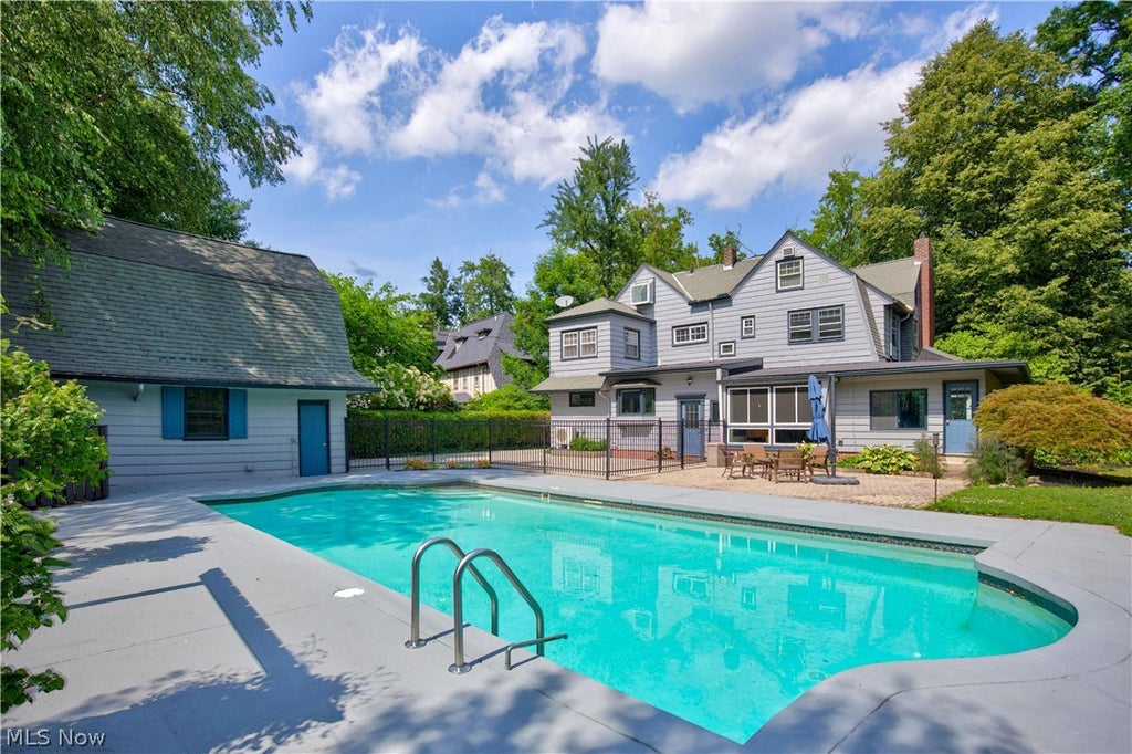 Photo of 2228 Chatfield Drive, Cleveland Heights, OH 44106 (MLS # 5221009)