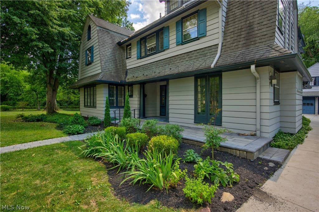 Photo of 2228 Chatfield Drive, Cleveland Heights, OH 44106 (MLS # 5221009)