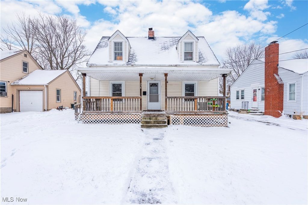 Photo of 326 Indiana Avenue, Lorain, OH 44052 (MLS # 5180621)