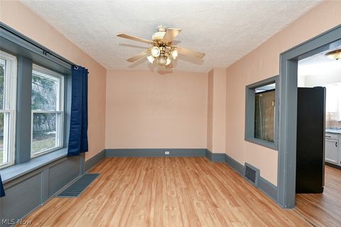 Tiny photo for 77 W Mildred Avenue, Akron, OH 44310 (MLS # 5187352)