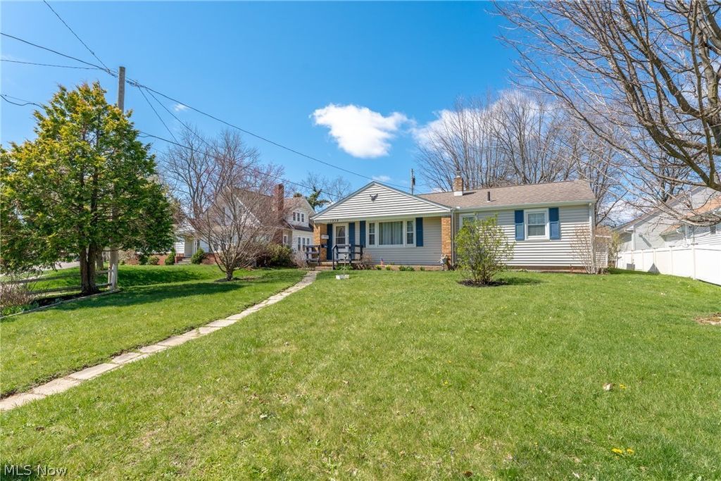 Photo of 1539 Parkway Boulevard, Alliance, OH 44601 (MLS # 5198953)