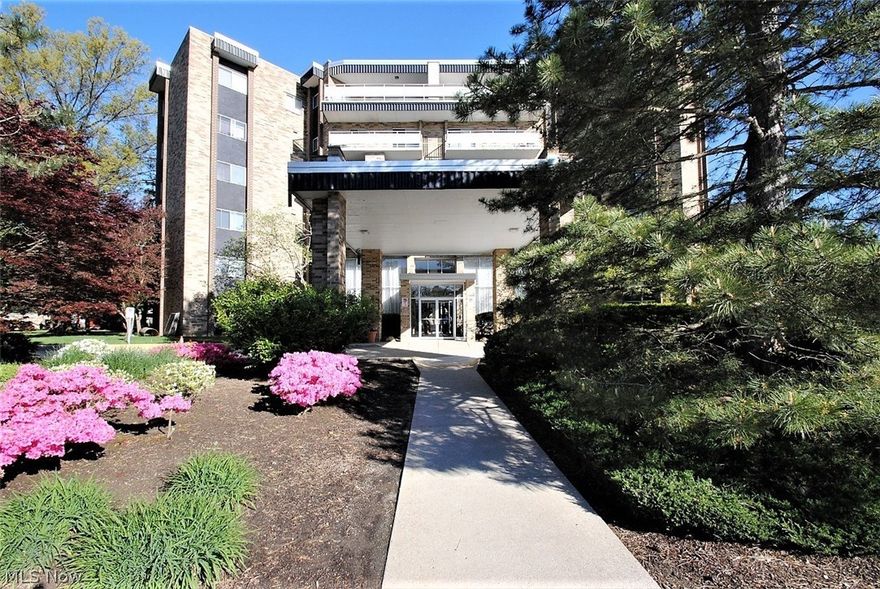 Enjoy the easy life! Beautiful updated condo! Fabulous open space. Light & bright & neutral decor. The lovely kitchen opens to the spacious dining room which opens to the large living room with sliding door to the balcony & tranquil courtyard views. The full bathroom is updated and the bedroom is very generous in size. Enjoy wonderful exercise room, pool, tennis, party room & guest . Special opportunity to get a move-in condition suite with a super view! Close to freeways, hospitals, museums & universities.