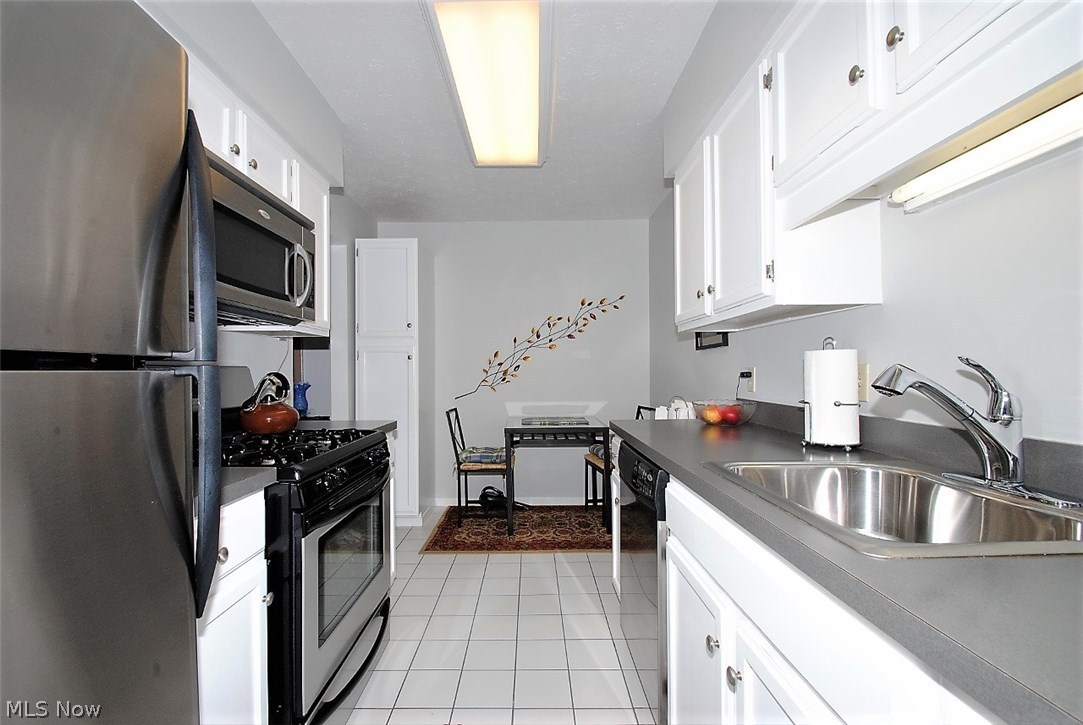 Acacia/Green Condo - Residential