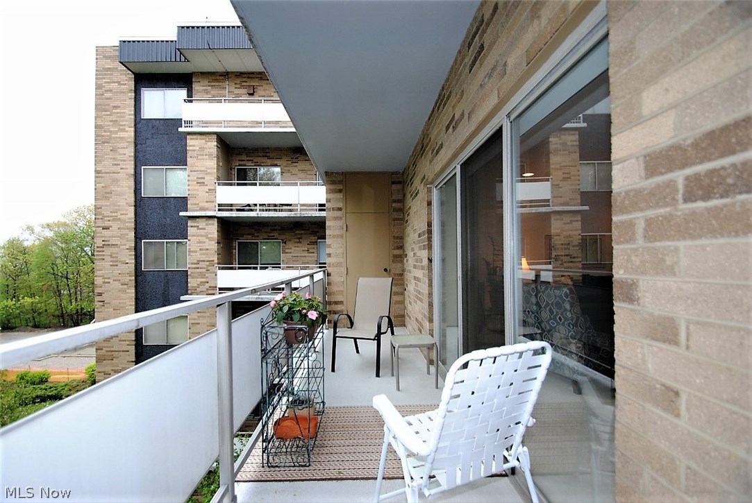 Acacia/Green Condo - Residential