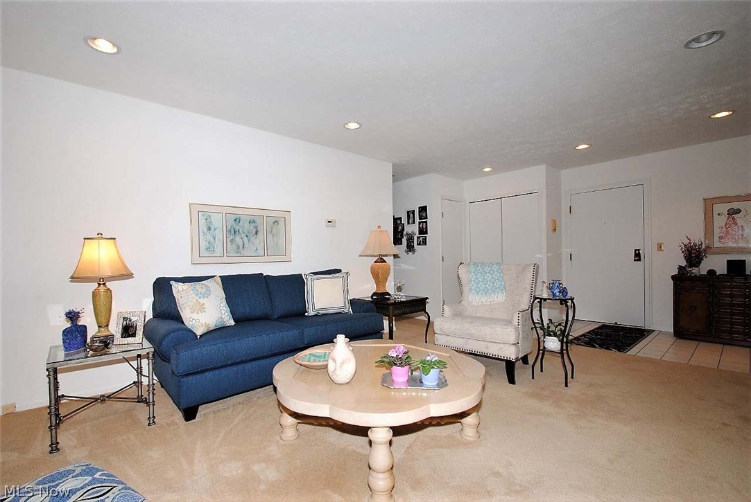 Acacia/Green Condo - Residential