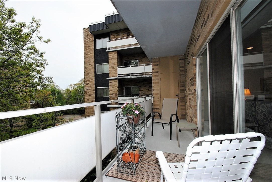 Acacia/Green Condo - Residential