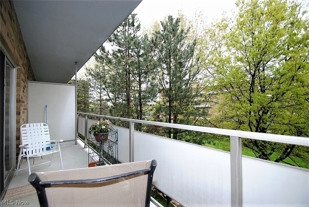 Acacia/Green Condo - Residential