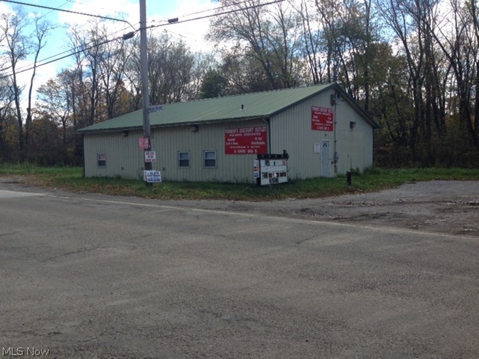 Absolute auction, all sells to the highest bidder on location: FRIDAY – NOVEMBER 28, 2014 – 3:00 PM 45 X 48 Commercial Building on 5 Lots in Elkton
SR 154 Lisbon, Ohio – No Zoning
Gas & Oil Rights Transfer
TERMS ON REAL ESTATE: 10% down auction day, balance due at closing. Buyer's premium of 10% to be added to the final bid to establish the purchase price. Any desired inspections must be made prior to bidding. All information contained herein was derived from sources believed to be correct.