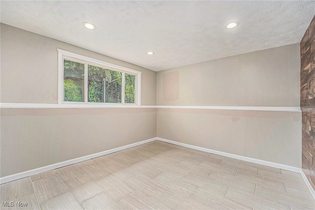 1474 Deermont Avenue, Madison, Ohio image 14