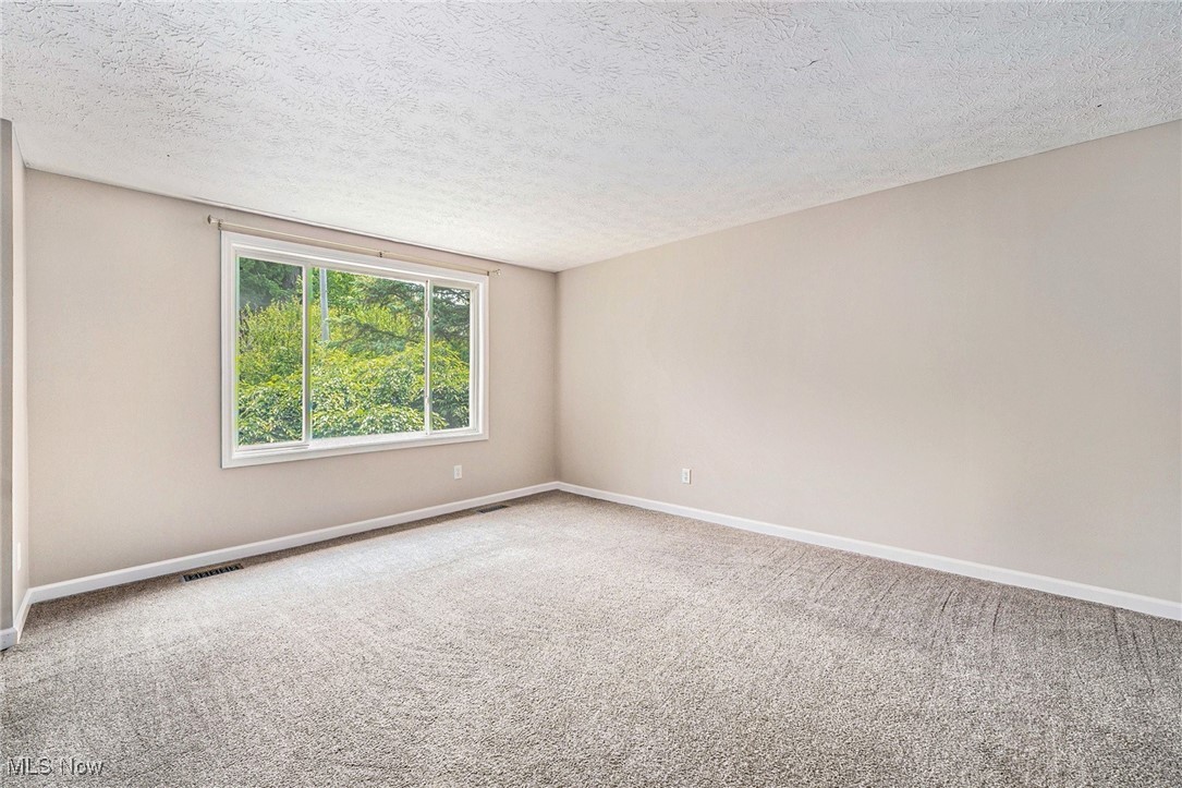 1474 Deermont Avenue, Madison, Ohio image 11