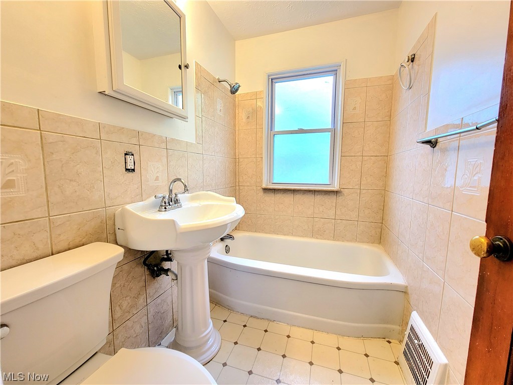 Crawford Realty Cos Maple Heights - Residential Lease