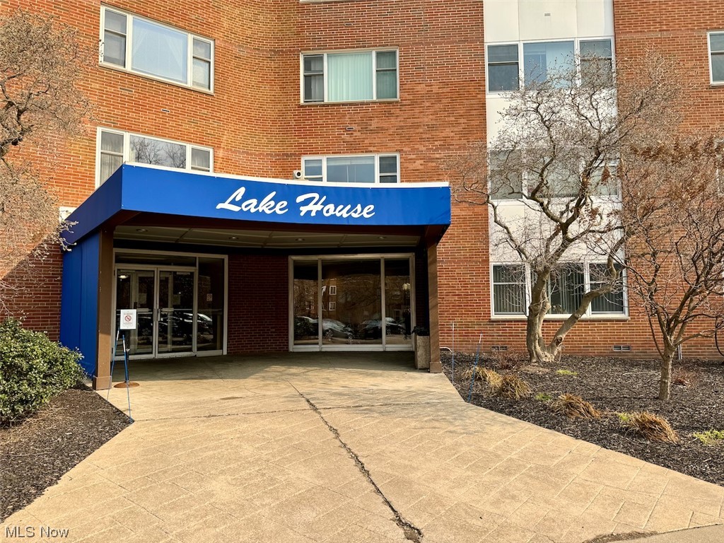 Lake House Condo - Residential