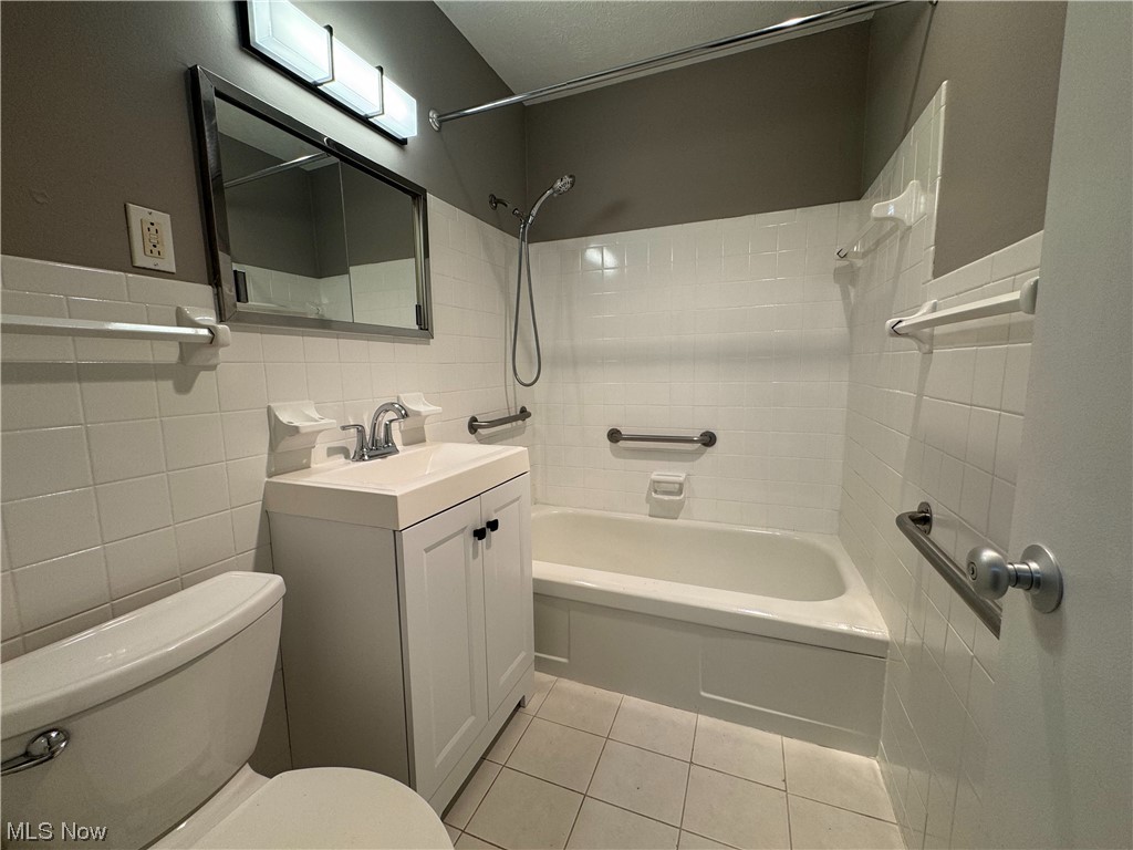 Lake House Condo - Residential