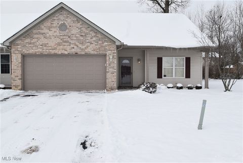 Photo of 1052 Villa Place, Girard, OH 44420 (MLS # 5179519)