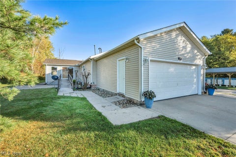 Tiny photo for 557 Chambers Road, Chardon, OH 44024 (MLS # 5255155)
