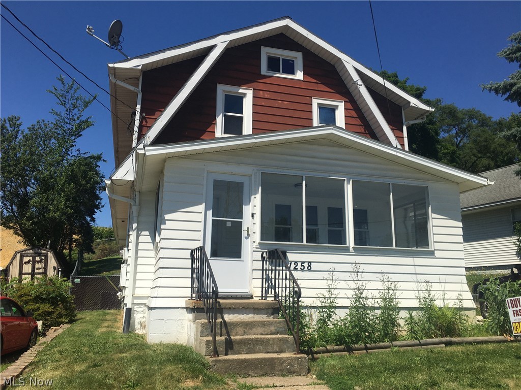 Colonial home in Barberton school system. Three bedrooms, two full baths, first floor laundry and fenced in yard. All interested applicants to apply online with a $50 application fee per adult.