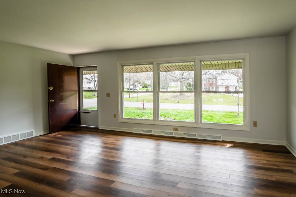 552 Dan Avenue, Canal Fulton, Ohio image 3