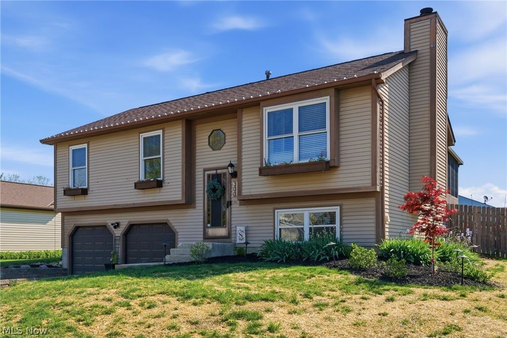 Photo of 300 Pathfinder Drive, Reynoldsburg, OH 43068 (MLS # 5203704)