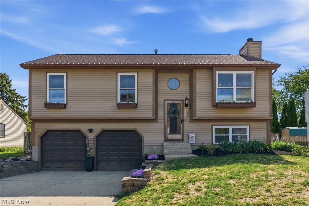 Photo of 300 Pathfinder Drive, Reynoldsburg, OH 43068 (MLS # 5203704)