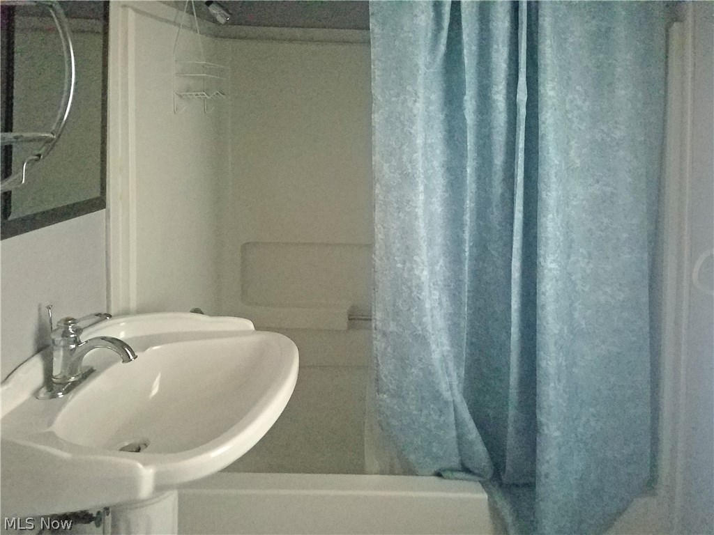 Edgewater Land Companys - Residential Lease