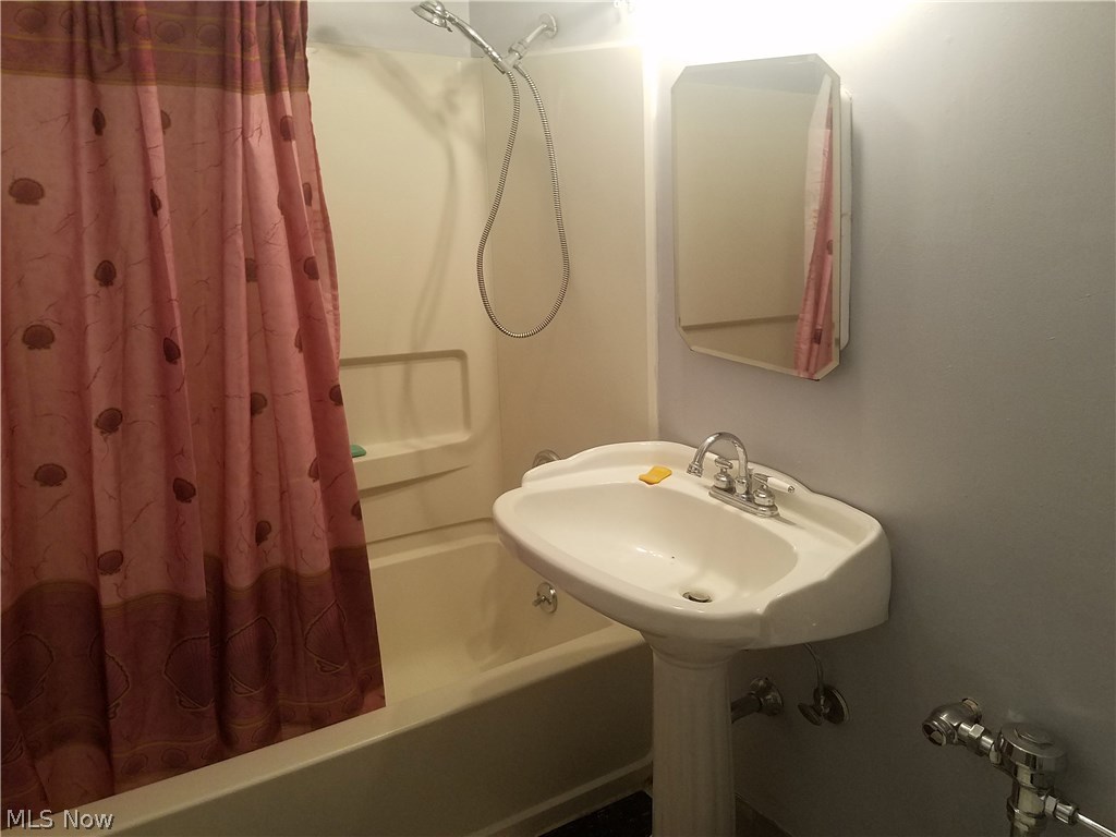 Edgewater Land Companys - Residential Lease