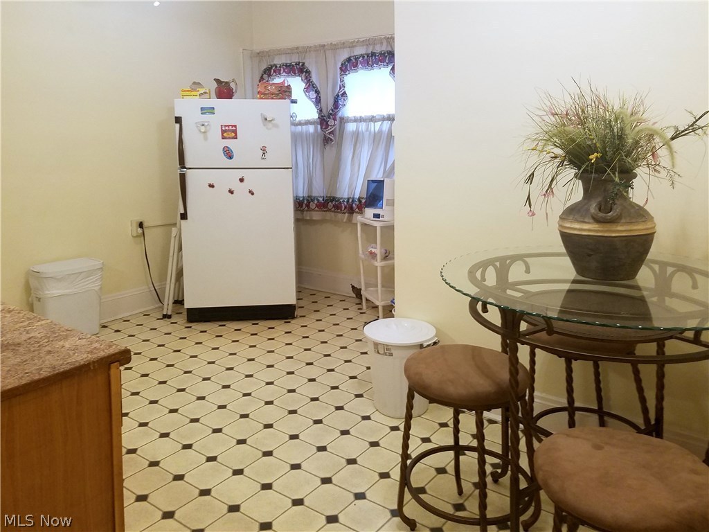 Edgewater Land Companys - Residential Lease