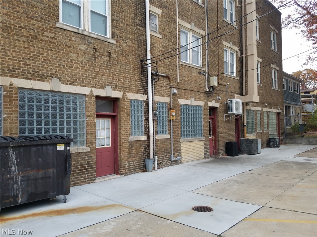 Edgewater Land Companys - Residential Lease