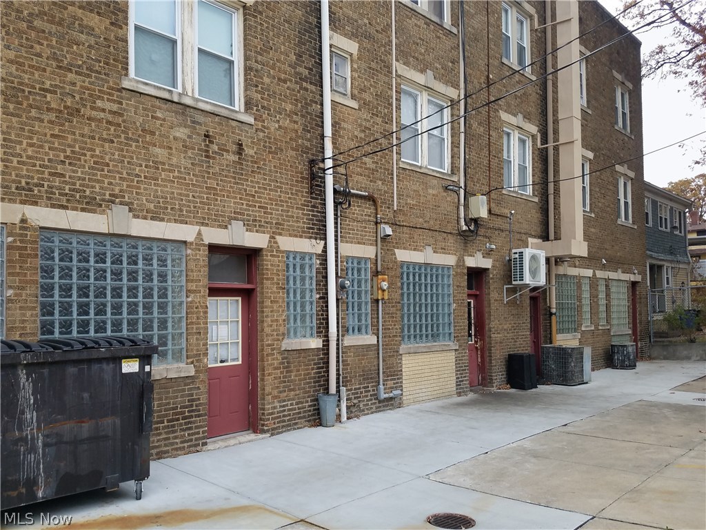 Edgewater Land Companys - Residential Lease