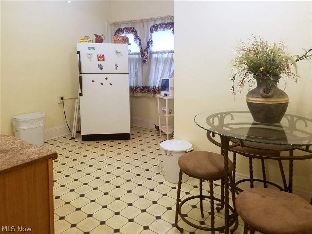 Edgewater Land Companys - Residential Lease