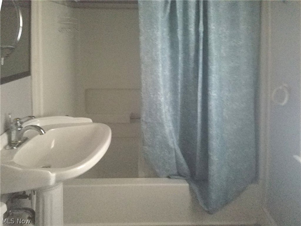 Edgewater Land Companys - Residential Lease