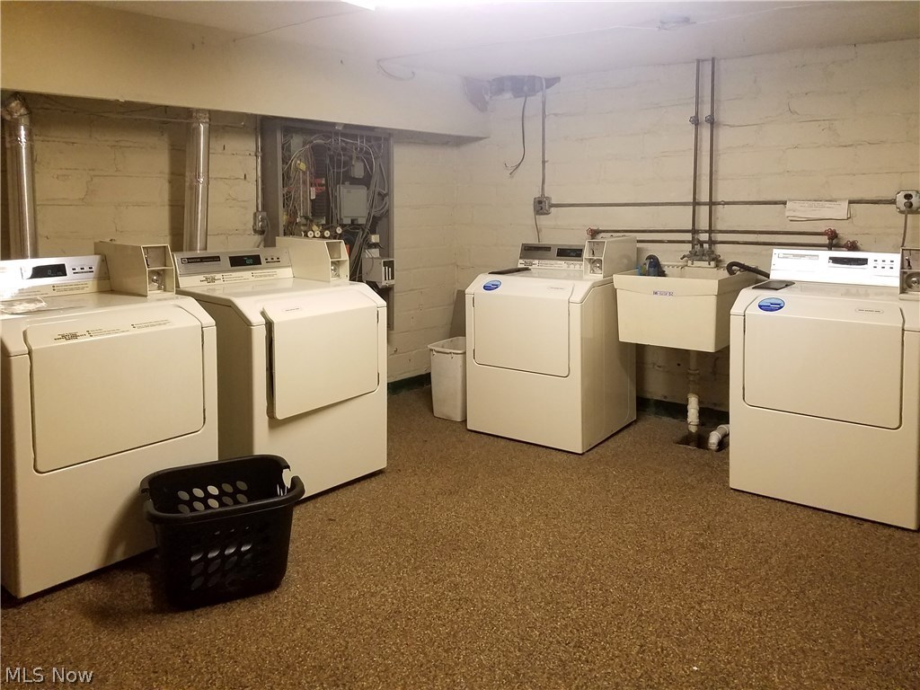 Edgewater Land Companys - Residential Lease