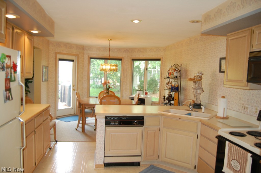 Village Crystal Lakes Condo - Residential