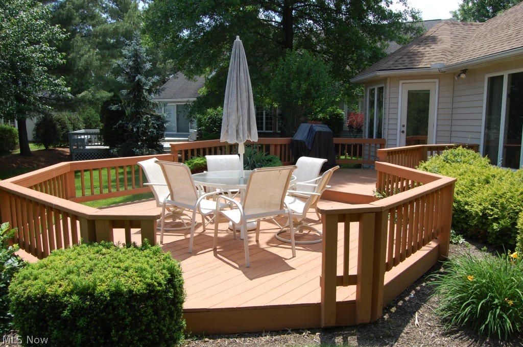 Village Crystal Lakes Condo - Residential