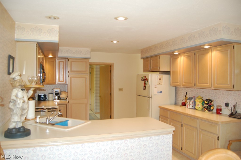 Village Crystal Lakes Condo - Residential