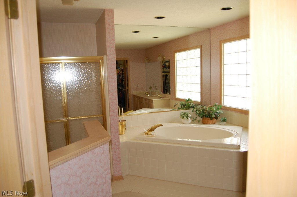 Village Crystal Lakes Condo - Residential