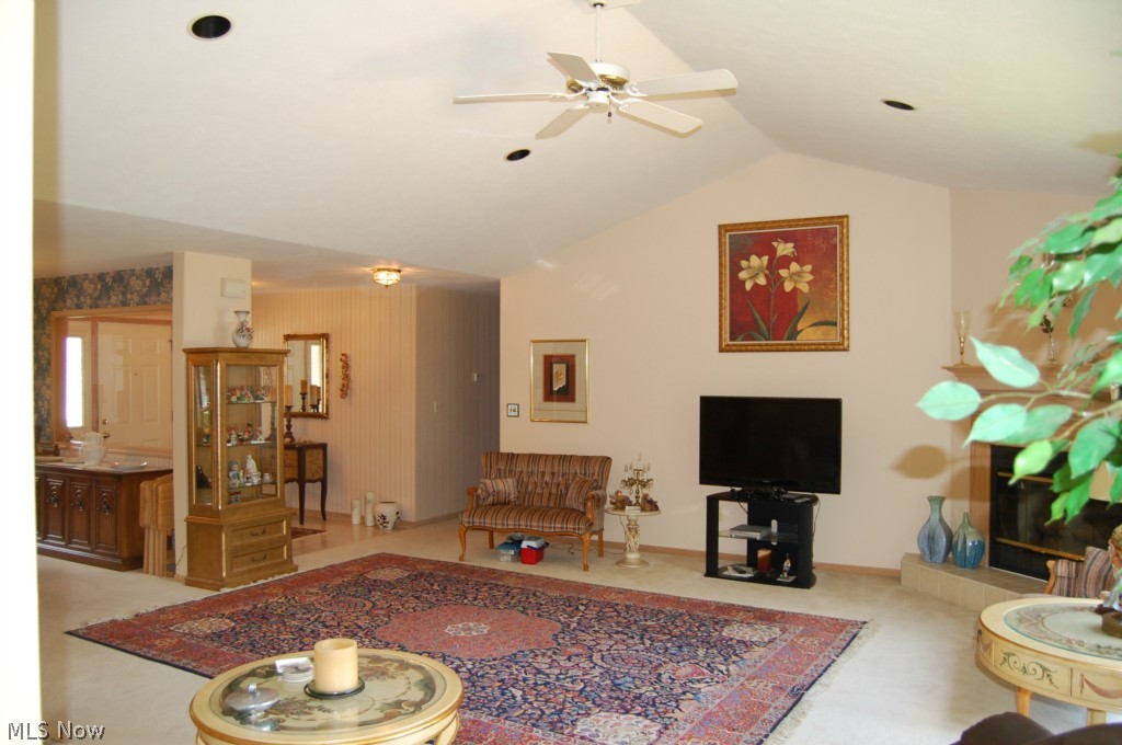 Village Crystal Lakes Condo - Residential