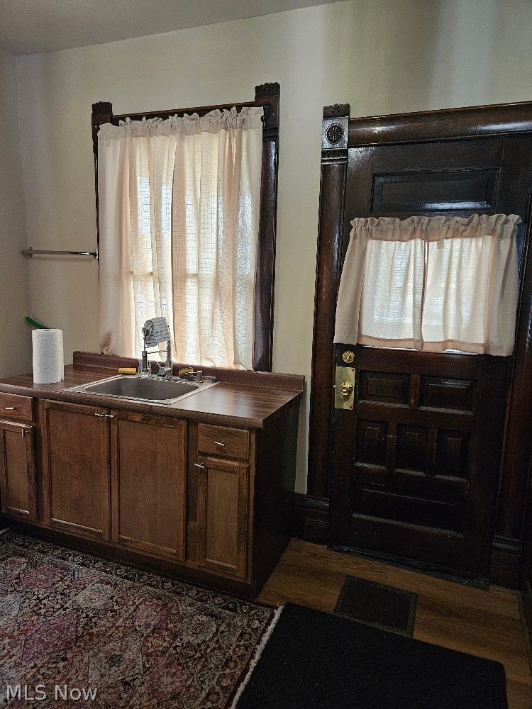 Village/Minerva - Commercial Sale